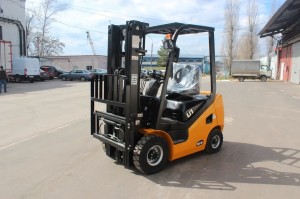 Дизельный погрузчик UN FD20T-NGA3 2LFL3000