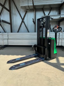 Самоходный штабелер HelpeR EG1520 Li-ion